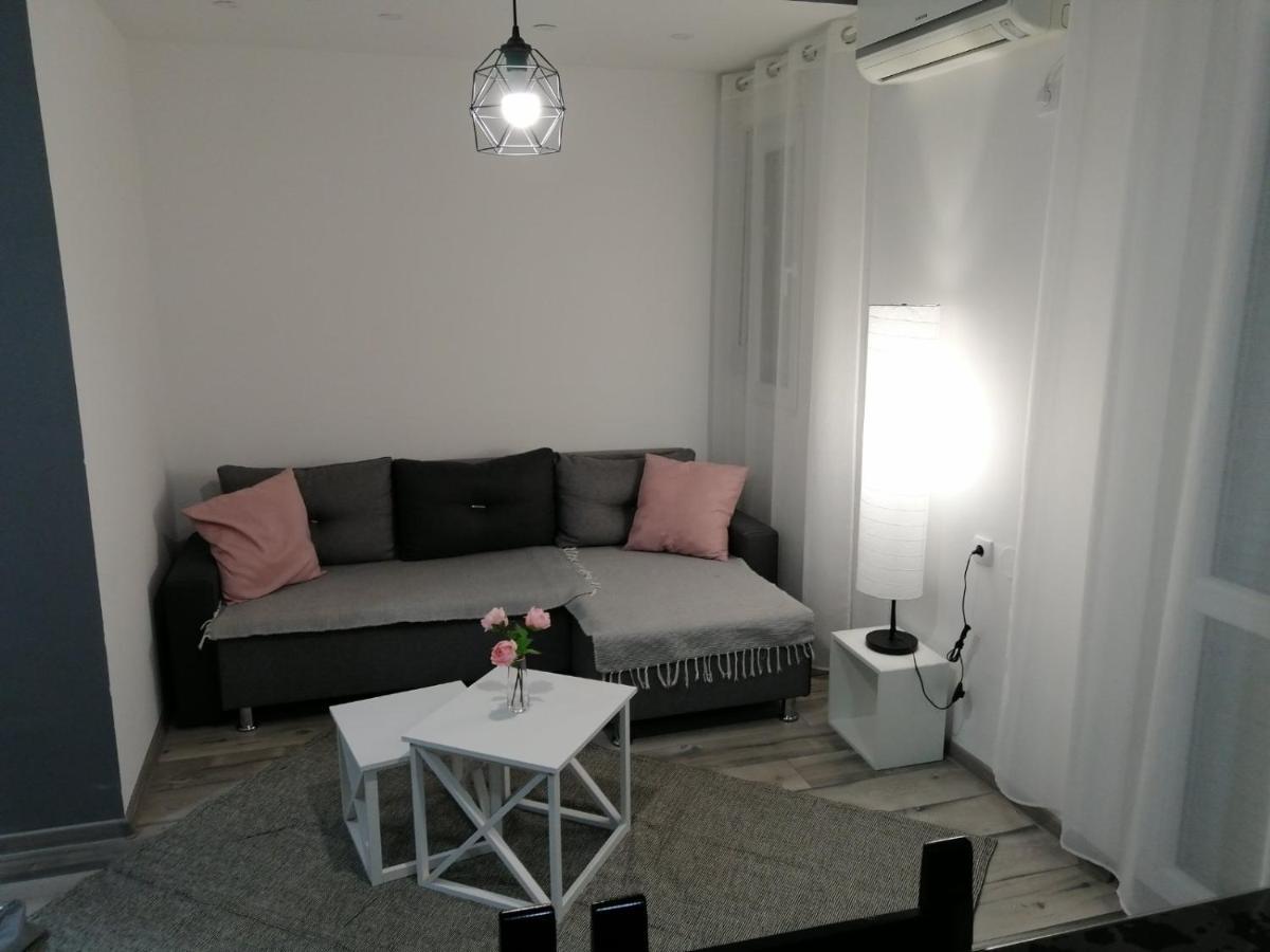 Apartman Petres ซอมโบร์ ภายนอก รูปภาพ