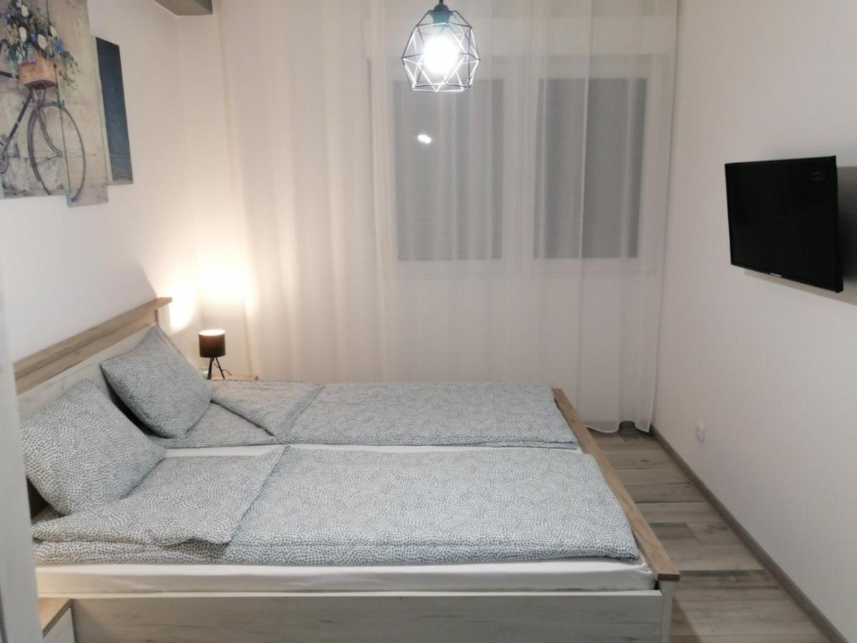 Apartman Petres ซอมโบร์ ภายนอก รูปภาพ