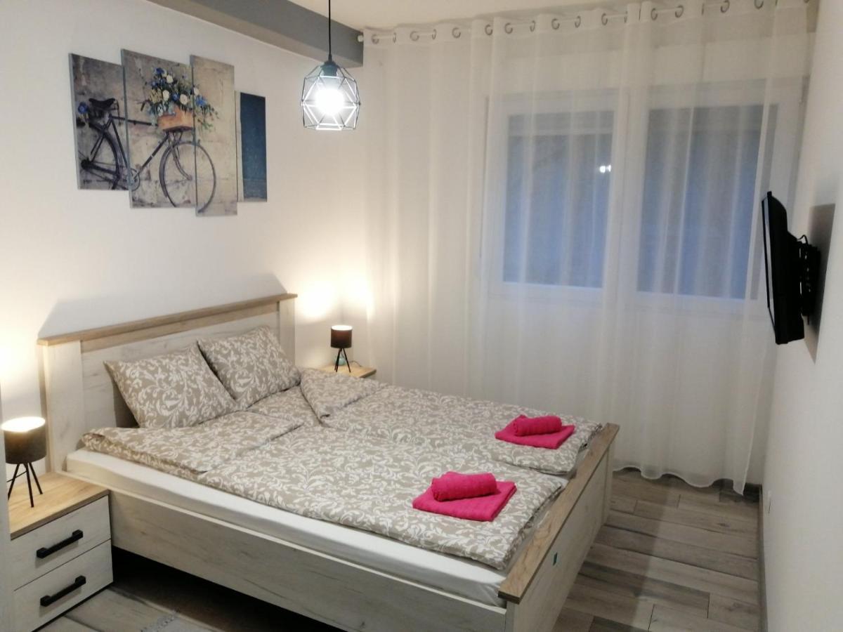 Apartman Petres ซอมโบร์ ภายนอก รูปภาพ